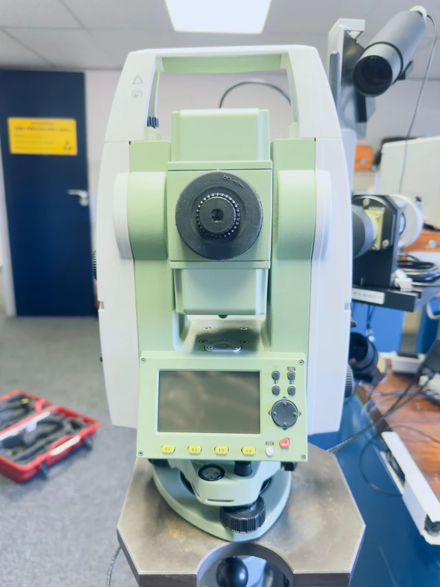 Leica TS02 7''Power Total Station