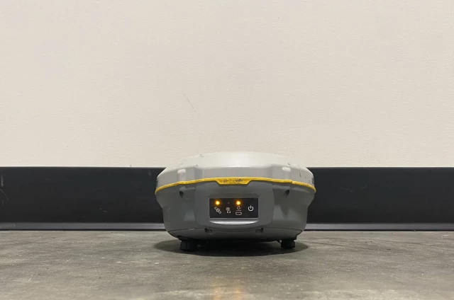 TRIMBLE R8s ROVER
