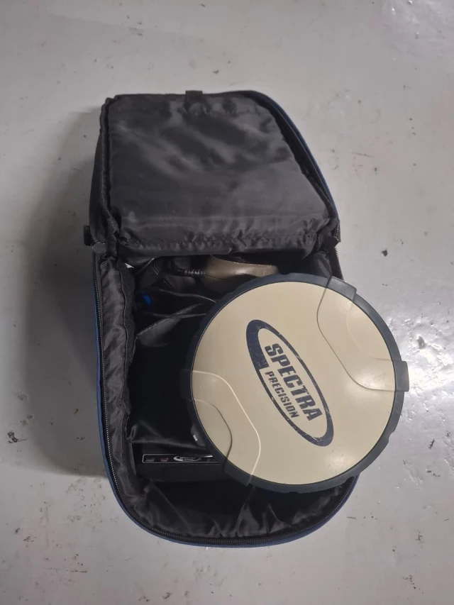 Récepteur GNSS Spectra SP60 d'occasion avec contrôleur Nomad